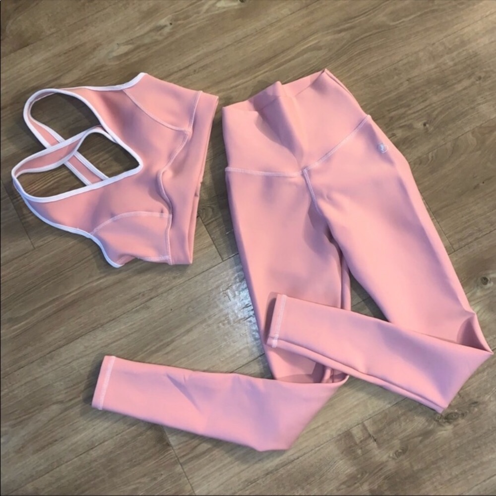 Stunning pink ABS2B set bra + scrunch leggings 💝